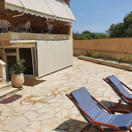 Apartman Το Πέτρινο *